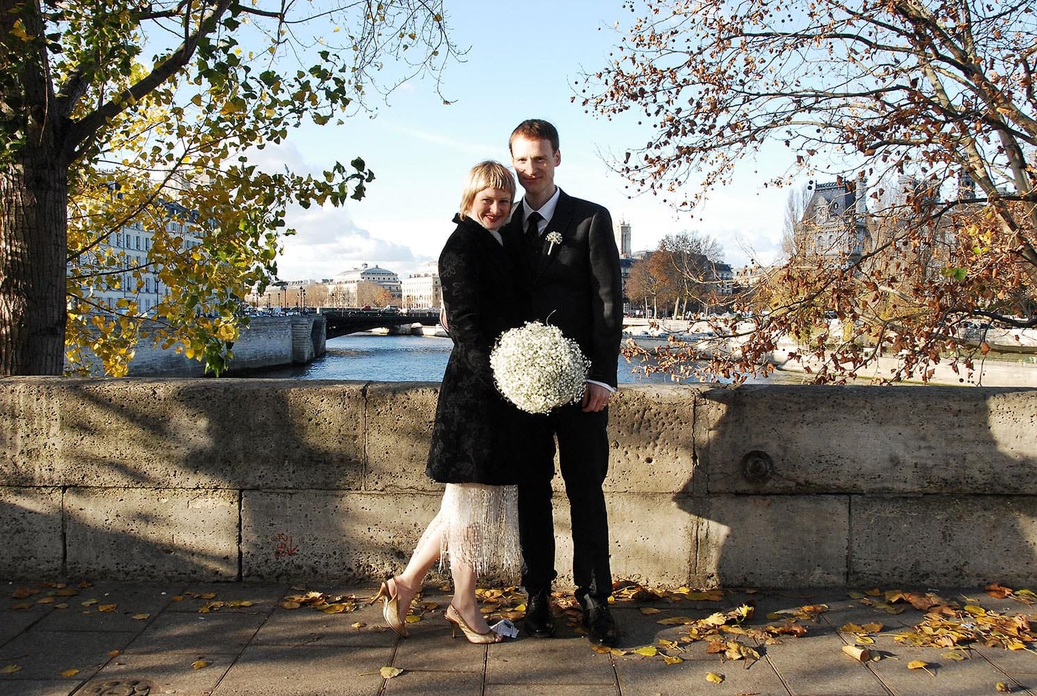 Weddings in and Around Paris 19 Wedding couple at the Ile Saint Louis bridge, Paris, France