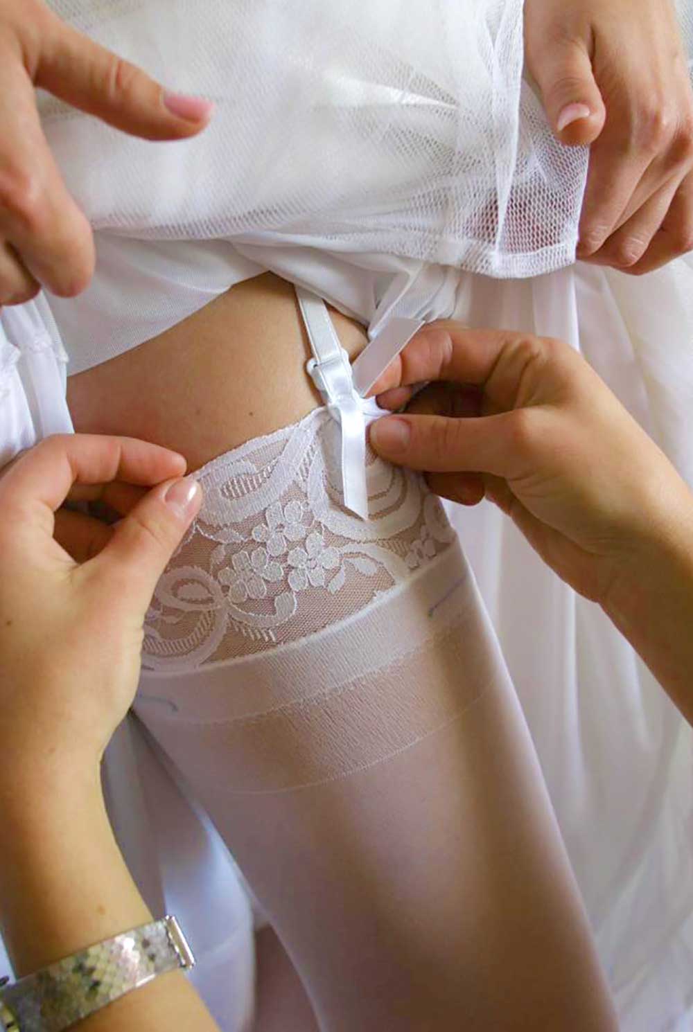Details de la mariee lors des preparatifs du mariage